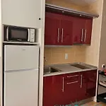 아파트 & Pool, Primera Linea