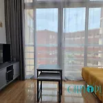 아파트 & Pool, Primera Linea