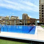 아파트 & Pool, Primera Linea