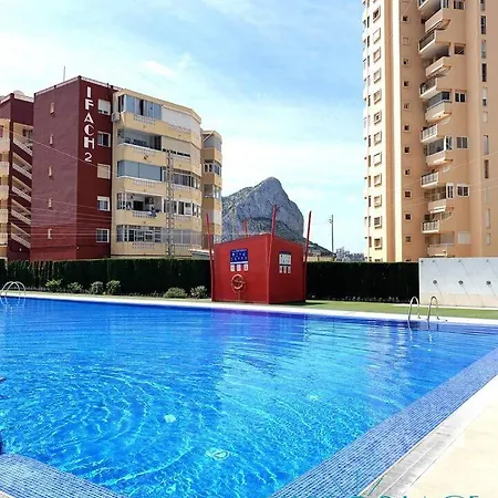& Pool, Primera Linea