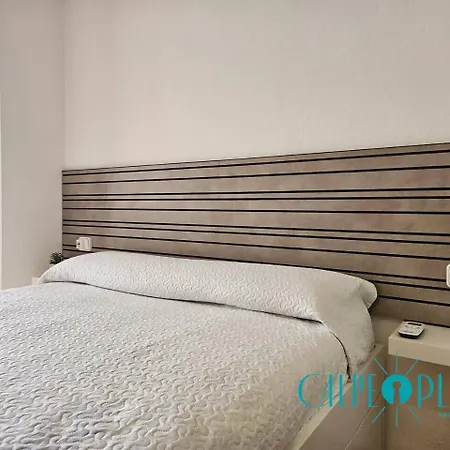 & Pool, Primera Linea Lägenhet