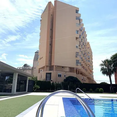 & Pool, Primera Linea Lägenhet